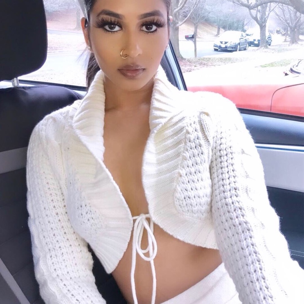 Knitted white top. Can be worn as a cardigan